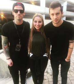 topupdatez:  rebekahturl: twenty one pilots, thank you |-/ 