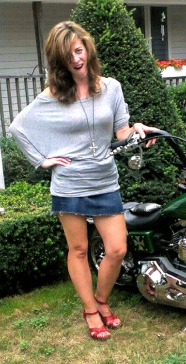 rob601w: wifeposterreborn: Loretta - thanks for the submission  I think that’s very sexy