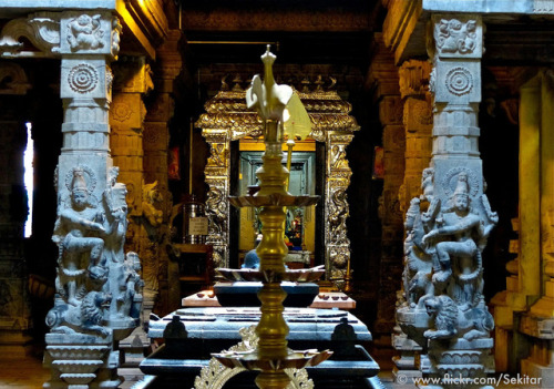 Interior of Maviddapuram Kandaswamy Kovil, Keerimalai by Sekitar