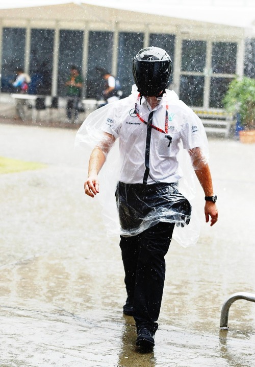 f1championship: Does he know umbrellas to exist?Of course he does, he&rsquo;s just too cool for 