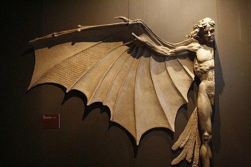 ghostlywatcher:Statue based on Leonardo da Vinci’s famous concept for artificial wings.