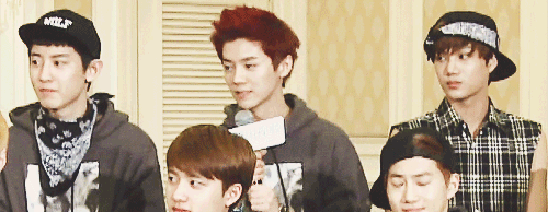 oh-luhans:   reactions when luhan fails at public speaking  