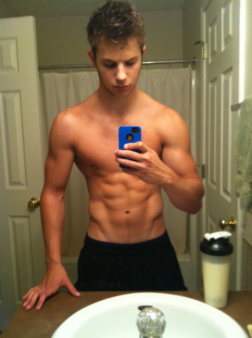 dudes-on-demand:  I have a Blue iPhone