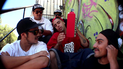 zona-hiphop:  ¿quieres dinero?…subete a una micro y rapea! 