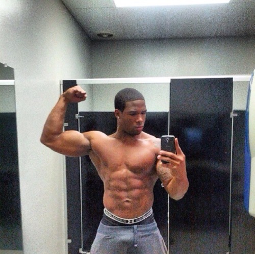 jeremy561:  suksdick:  big9joe:When yo dick big yo STAY showing bulge… for YEARS!  Nice!  Q