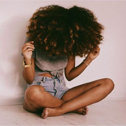 naturalhairqueens:her fro is AMAZING