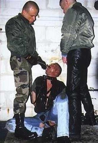 humiliationverbale:  They’ve found a urinal 