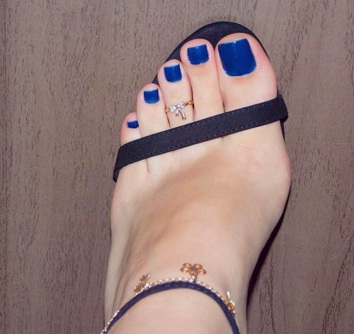 black1za:  A huge thanks to all followers. This started as an appreciation page for the view of pretty toes and feet that I could see on here. I don’t need nudity to “sell” a pair of tasty toes and sexy feet.   Thank you again.