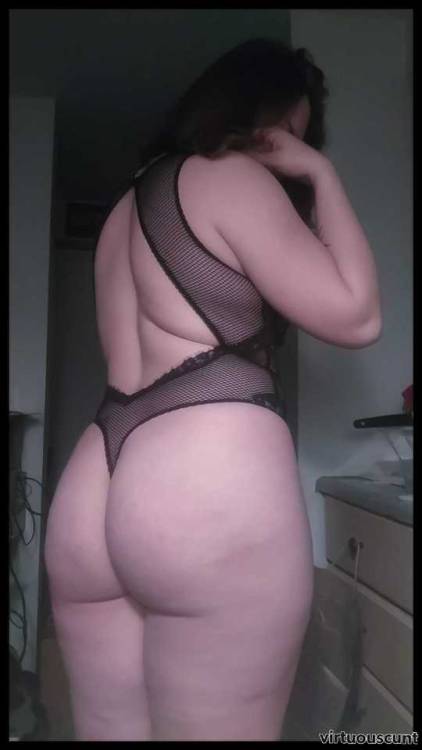 virtuouscunt:Late nights are for lingering in lingerie 🌟
