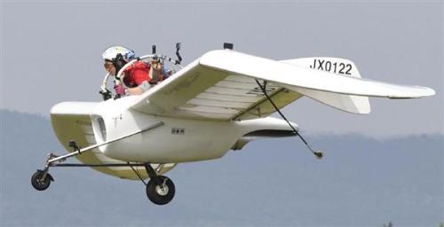 宮崎駿ナウシカの「メーヴェ」をモデルにした小型機が空舞う　北海道でテスト飛行