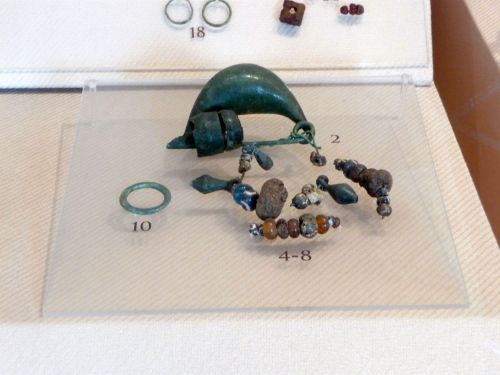 Baths of DiocletianJewelry found from Latial era tomb. I recall that these are also from Osteria del