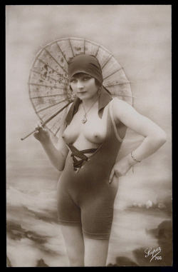 historium:French Flapper Bathing Beauty (1920s)