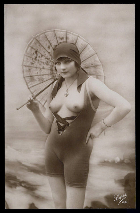 Porn historium:French Flapper Bathing Beauty (1920s) photos