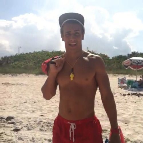male-celebs-naked:  Joey Miuccio 1See more here