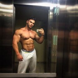 fagwhore4musclehunks:Leo Cardoso/Stronda