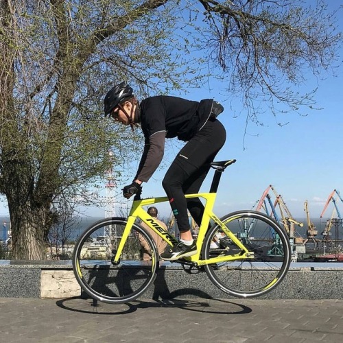 javi-ballestero:@mark_kleshchenko #cityliving #fixieboy #fixero #fixierider #fixieculture #fixed #ci