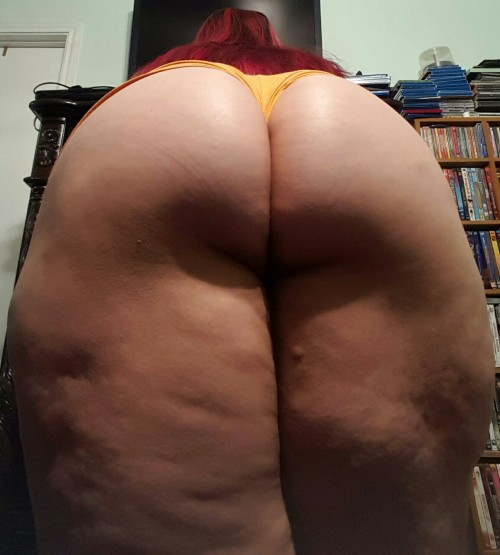 tixok:  naughtytattooedangel:  I know how you love this view @tixok  This view always give me a bonner @naughtytattooedangel