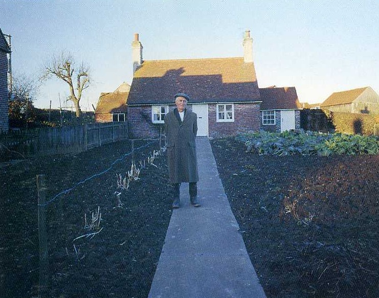 digbicks: Journalist Ken Griffiths took photos of his parents in their garden in