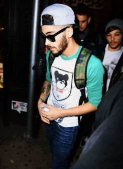 blamestyles:  Zayn and Louis leaving a recording studio. (12.04) 
