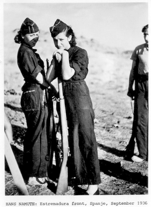 redarmyscreaming:Milicianas during the Spanish Civil War