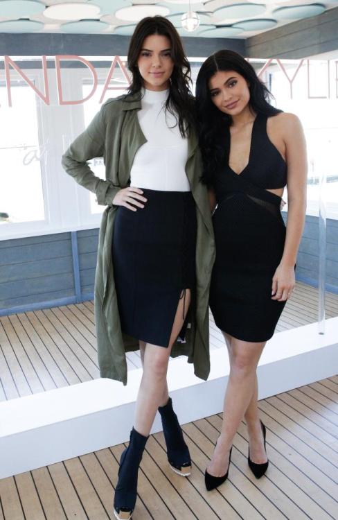 kendall-kyliee:  November 17th, 2015 - Kendall & Kylie / Sydney, Australia