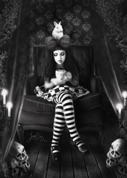 lady-circus:  My Edit “Alice”lady-circus