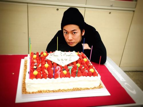 hana-angel:Satoh Takeru Staff Report. 2016-03-21 at 23:59.27 years old.Takeru celebrated his 27th bi