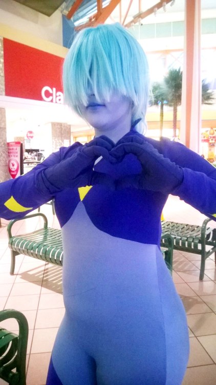 lmkcosplay:  I can finally unveil a secret I’ve been keeping for the past months.  Homeworld T Series Sapphire Cosplay It was really fun, people recognized me as Sapphire which I was nervous about.  