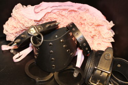 porcelaindoll-xo:  My collars, cuffs and cute pink panties! 