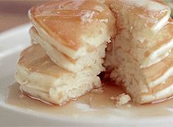 kurtcobangs:  light &amp; fluffy pancakes 