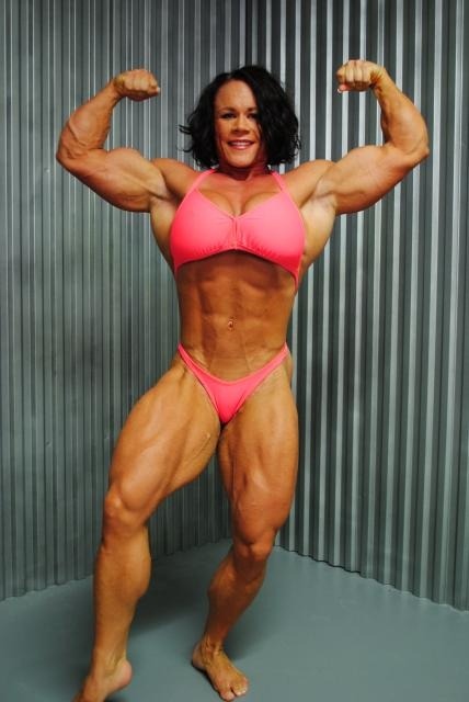 kilroy123arr:  fightingboots:  Aleesha Young  Wow! 