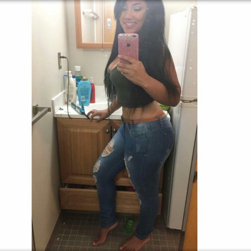 bruh-in-law:  Thecaramelfrapp  Sexy pretty beautiful thick lady.   :)