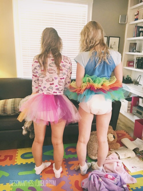 daddyiwantthis:  resonantyes:  We had an amazing weekend with some very close ABDL friends, and rnt and her soul sister got to spend the whole weekend immersed in littleville.  It was magical, and we can’t wait to do it again!  Oh. My. Gosh!!! 😍😍😍