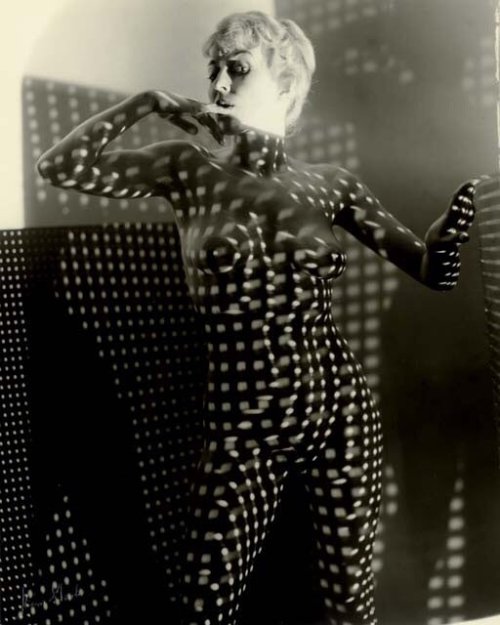 24hoursinthelifeofawoman:  Jean Straker, Nude Study, circa, 1963  
