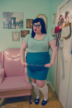 lotsalipstick:  New Outfit Post: Goody Two Shoes @ Big Hips, Red Lips 