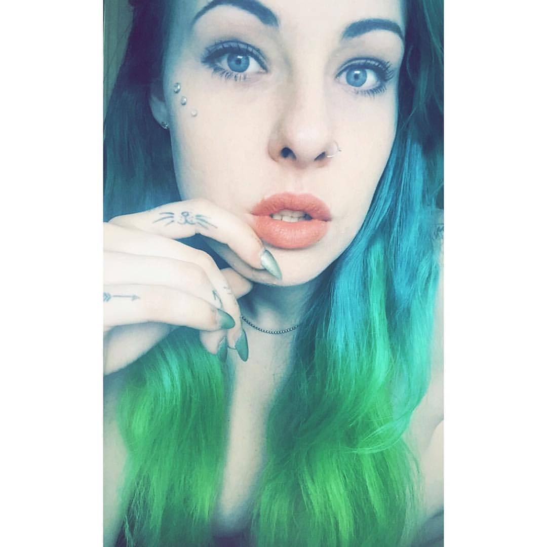 KIK ME FOR PREMIUM 💋💚  Gracefully.cursed 💙   #alternative #babydoll #blueeyes