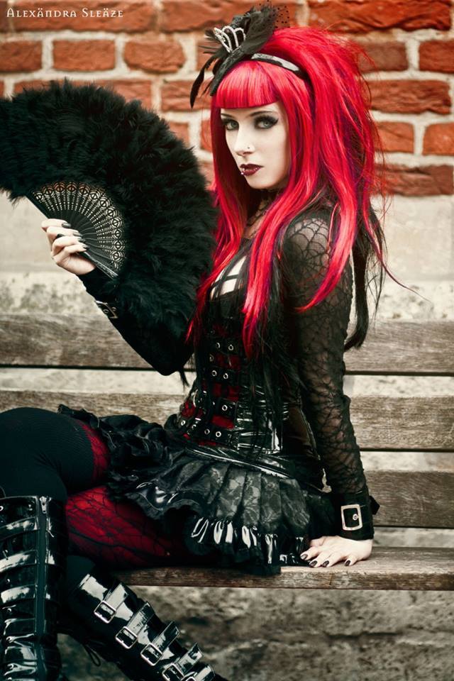 gothicandamazing:  Model: SaphirNoir Photo: Alexändra Sleäze Photography  