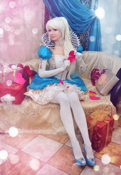 whatimightbecosplaying:  Original by AnimA89Check out http://whatimightbecosplaying.tumblr.com for more awesome cosplay(Source: kawaielli.deviantart.com)