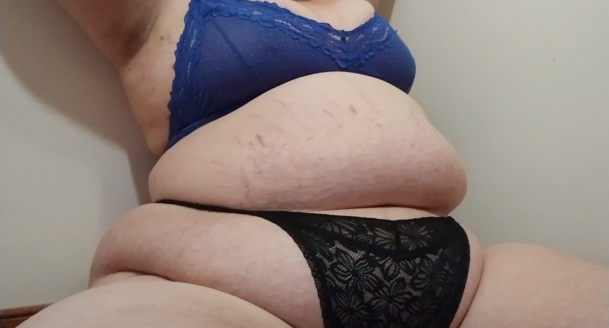 XXX bellybaby98:My belly even hangs over my sides photo