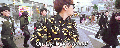 junho-blog:  yes, that’s why people are crossing the street, jonghyun 7_7;;; 