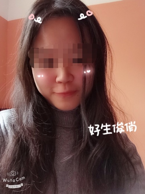 love-my-baby:女友刚刚的自拍，可爱吗？想操吗？嘿嘿，操是操不到了，你们可以意淫下。