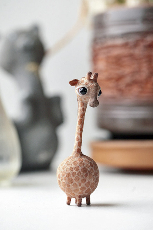 sixpenceee:  These creepy dolls are fully handmade. A mix of sculpey clay and mixed materials are us