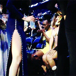 mrgtrobbie:  Selena Gomez talking to Lady Gaga at the VMAs 