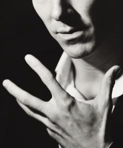 Thefittongroundcrew:  Sherlock-Addict:  Look At These Hands…These Long Fingers