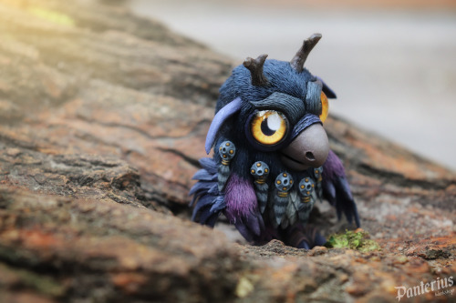 Moonkin Hatchling(custom order) Height : 7 cm Materials: velvet(foam) clay, steel wire, wooden stand