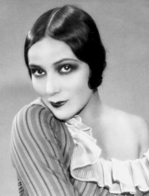 summers-in-hollywood:Dolores del Rio, 1920s