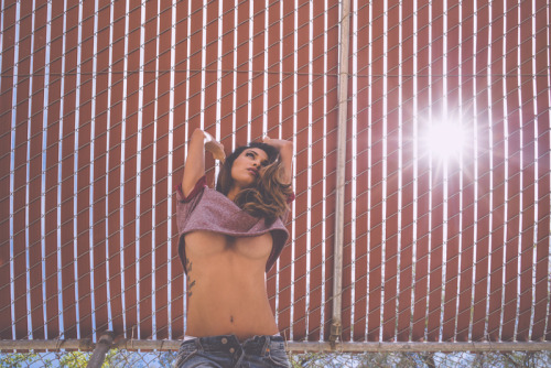 laconnoisseurdevie: Johanna Gomez by Van Styles for Visual Apparel