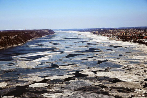 asylum-art: On Ice by Spencer Platt Getty Photographer Spencer Platt has a series of images of New Y