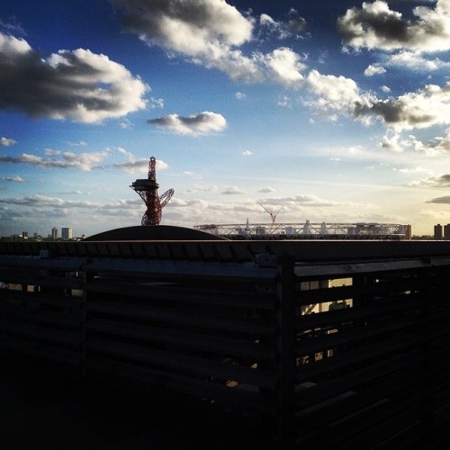 View from the #E20 club in the #HolidayInn #Westfield #StratfordCity - #EastVillage residents can signup free and get 30% off all drinks/food/spa etc. #E20 #Orbit #olympicpark #olympicstadium #getlivingldn #qeop #cloudscape #cloudporn #xs (at...
