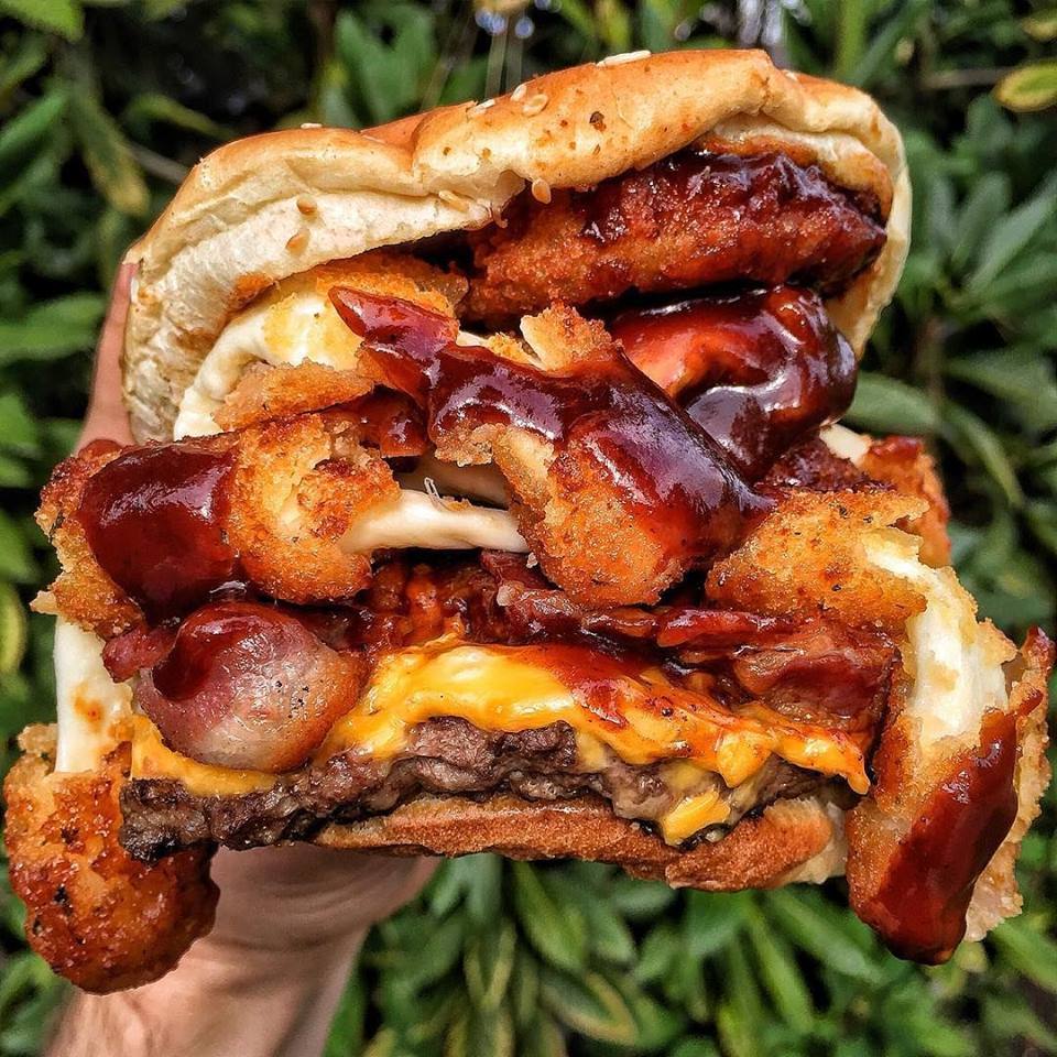 yummyfoooooood: BBQ Bacon Cheeseburger with Mozzarella Sticks